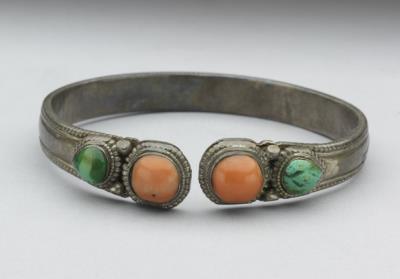 图片[3]-Silver bracelet fitted with coral and turquoise inlay, Qing dynasty, Qianlong reign(1736-1795)-China Archive